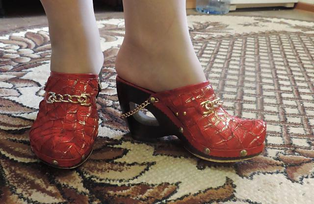 25P Red Clogs I