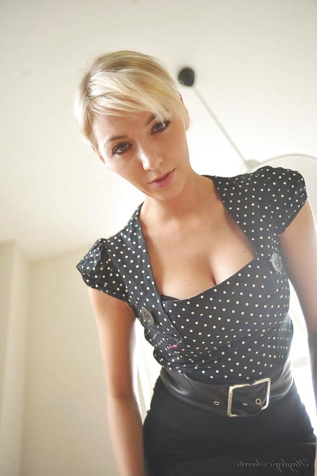 25P Cleavage In The Office