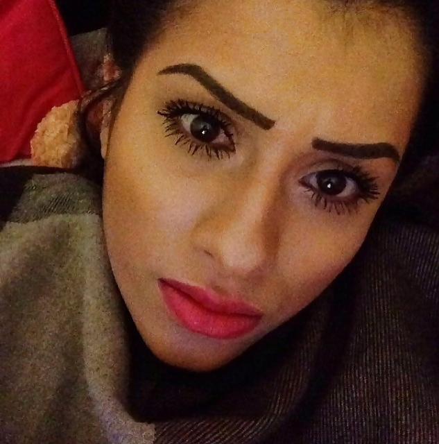 25P Uk british indian paki bengali slut in heels for degrading