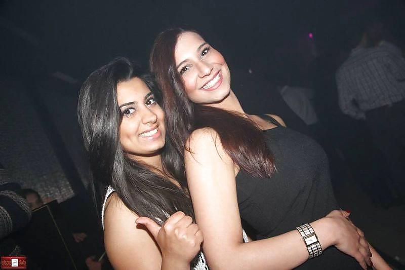 17P Turkish girls! Which one would you fuck?