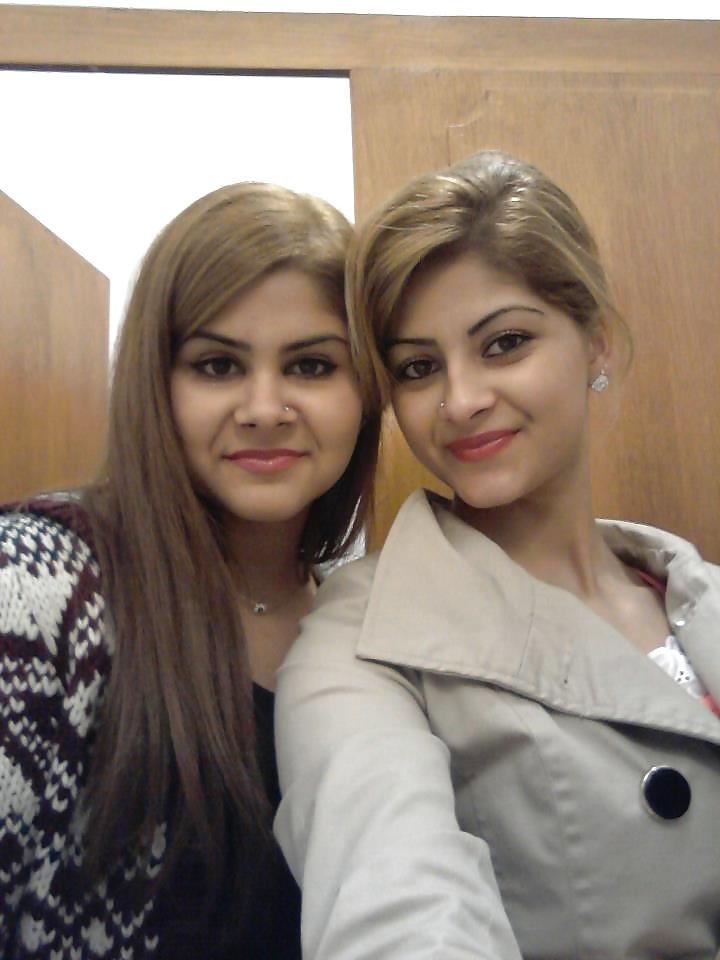 17P Turkish girls! Which one would you fuck?