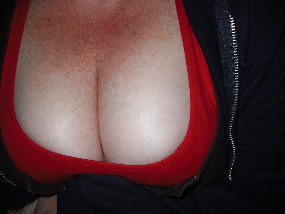 22P My Lady Friends Cleavage