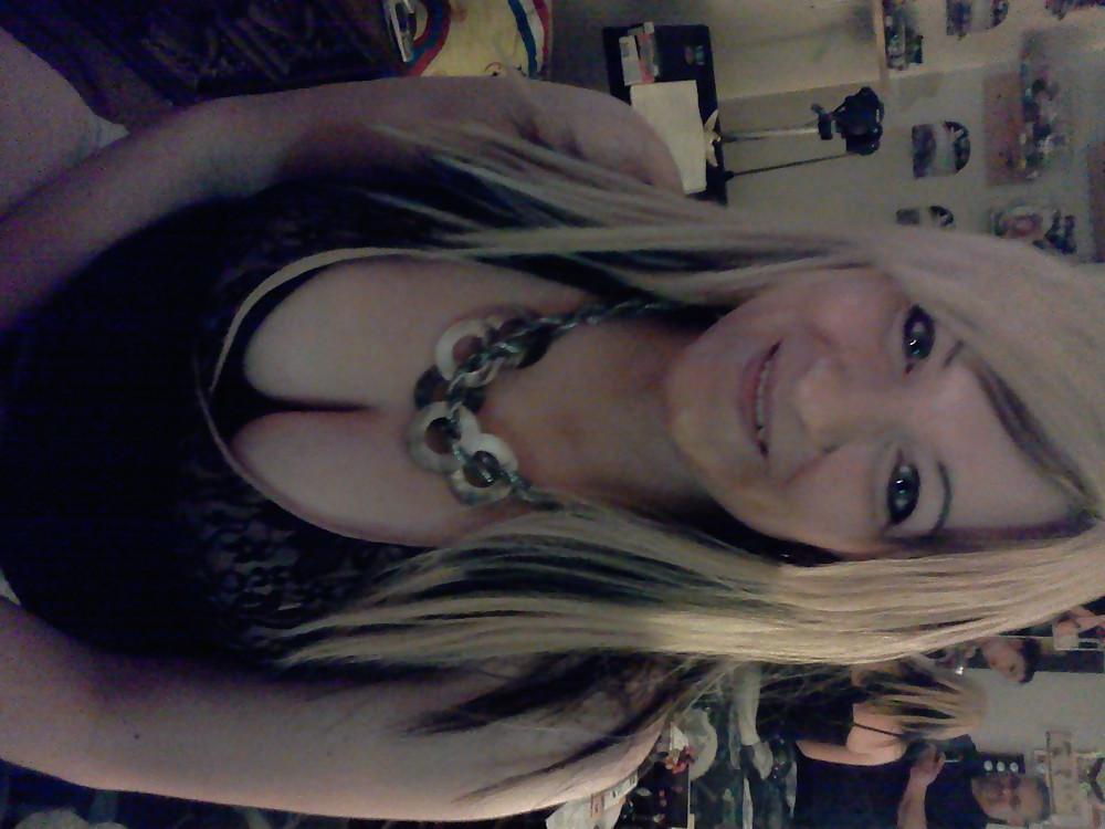 22P My Lady Friends Cleavage