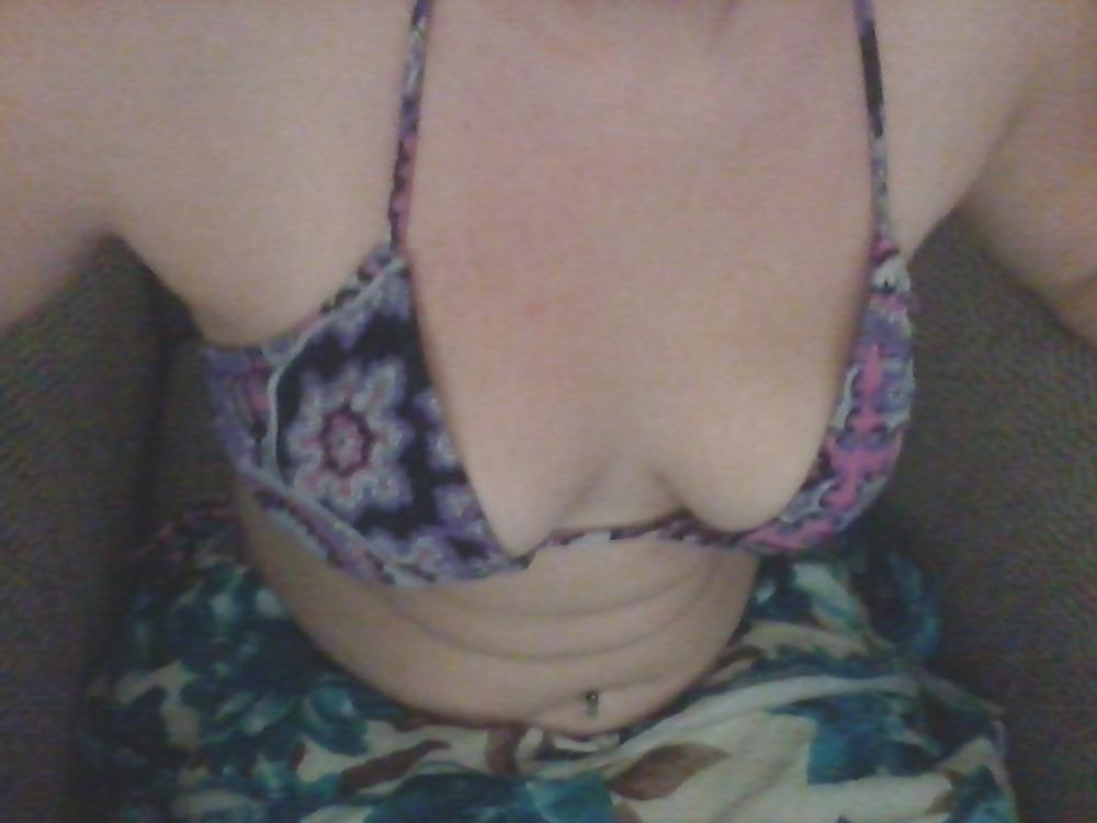 22P My Lady Friends Cleavage