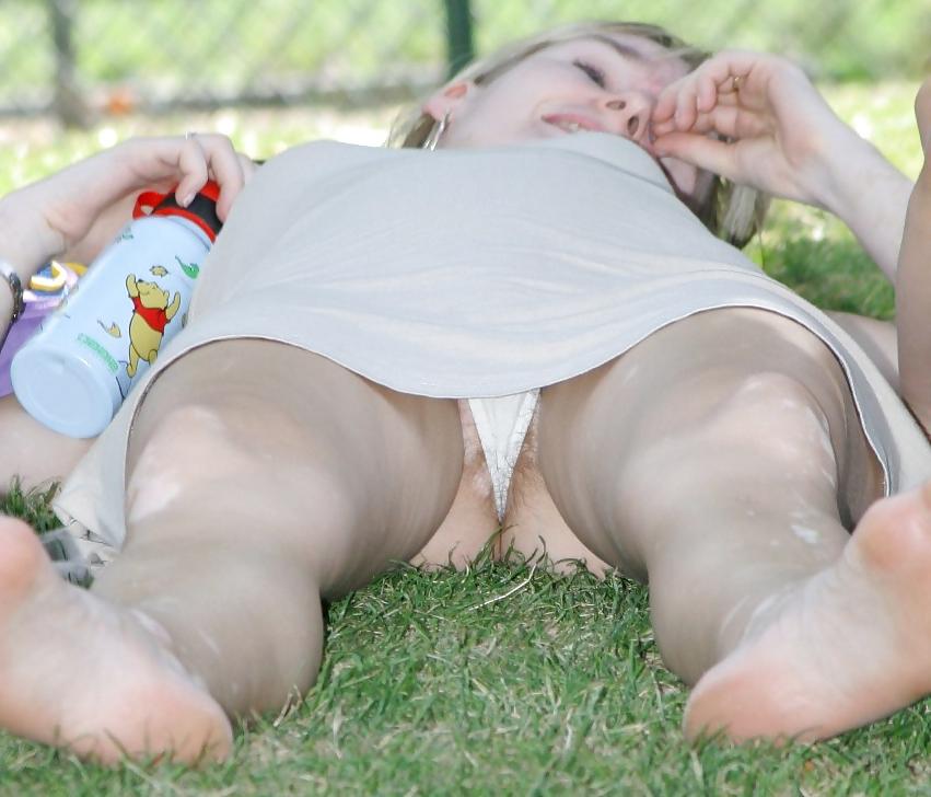 22P Unshaved upskirt