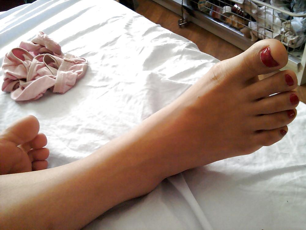 25P Asian wife naked on bed