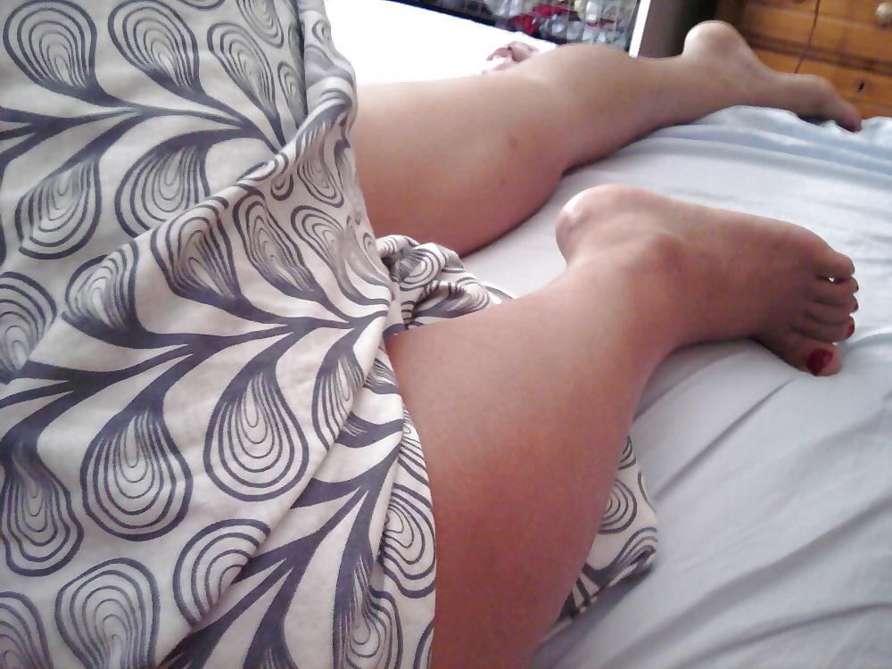 25P Asian wife naked on bed