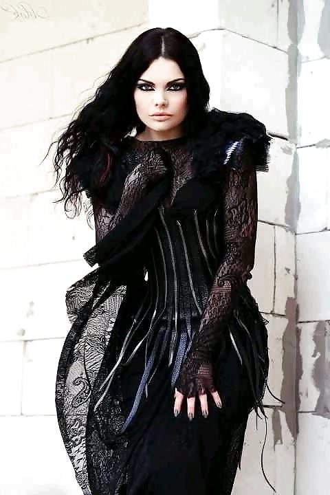 25P Gothic and Magical )o(