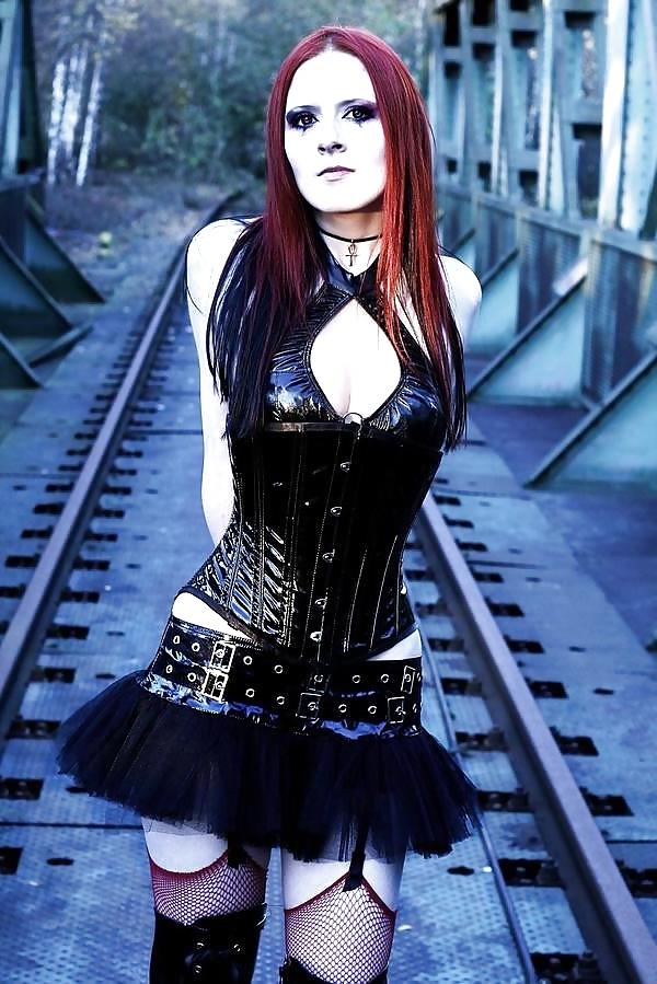 25P Gothic and Magical )o(