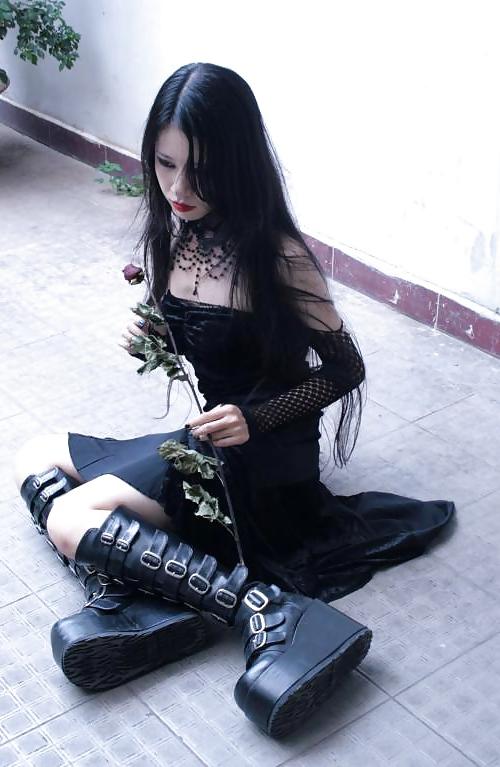 25P Gothic and Enchanting.