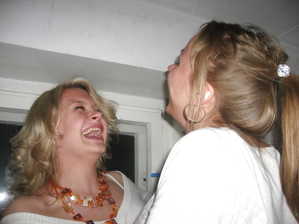 25P Girls Kissing Girls 13