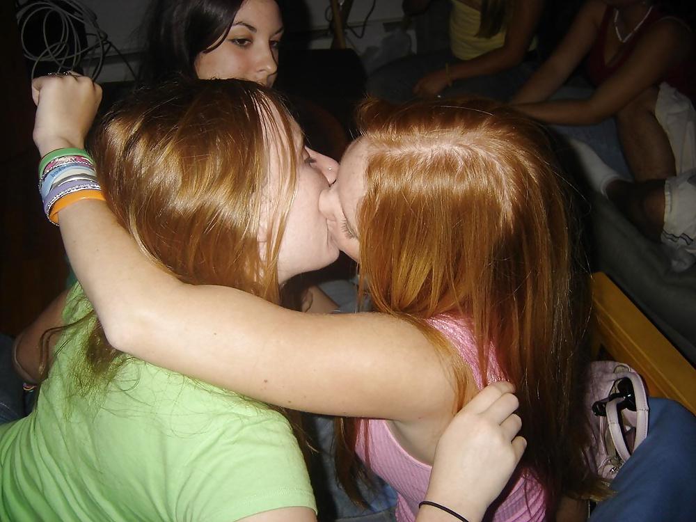 25P Girls Kissing Girls 13