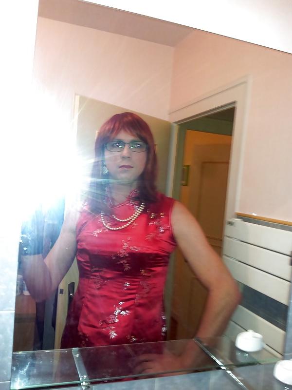 25P Red hair and red dress