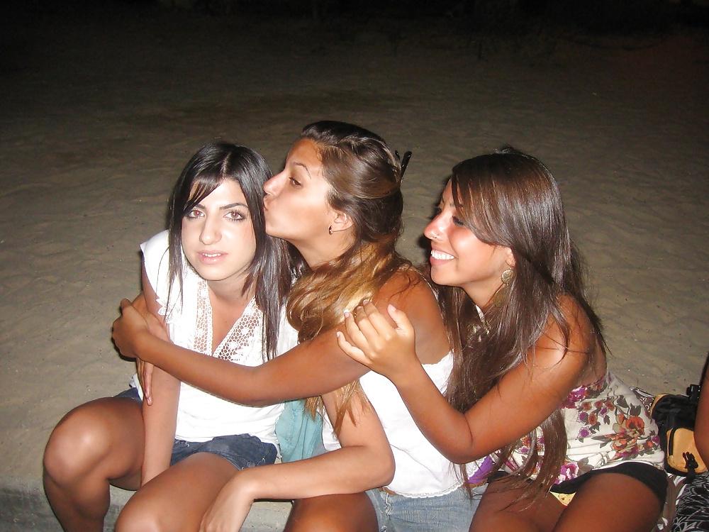 25P Girls Kissing Girls 12