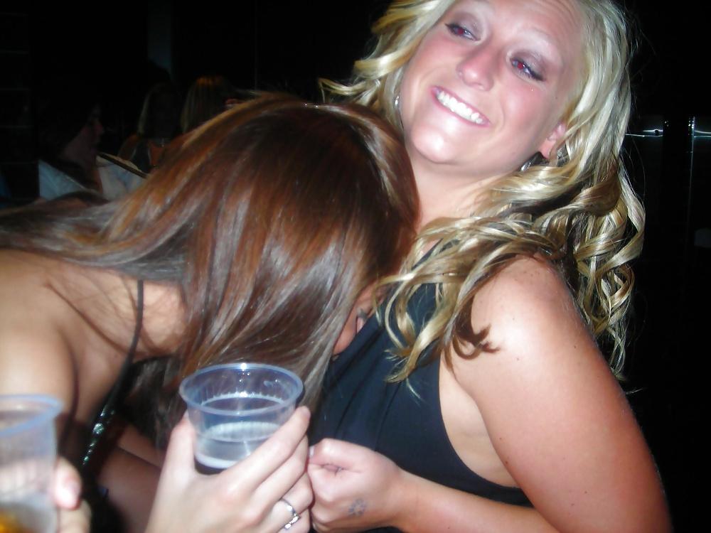 25P Girls Kissing Girls 12