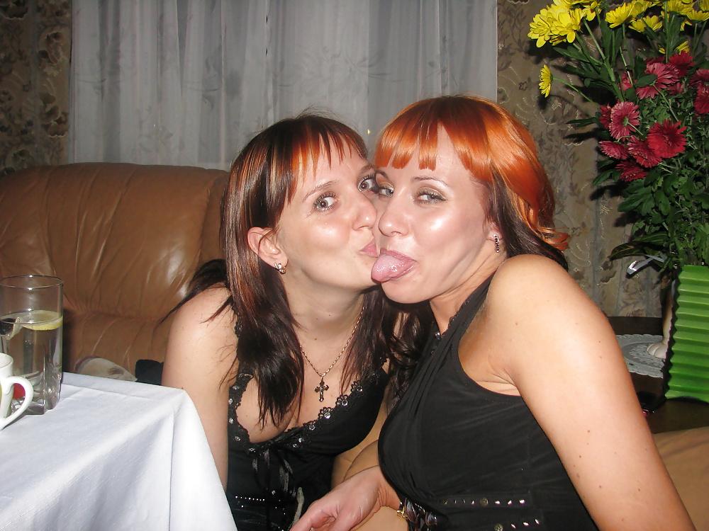 25P Girls Kissing Girls 12