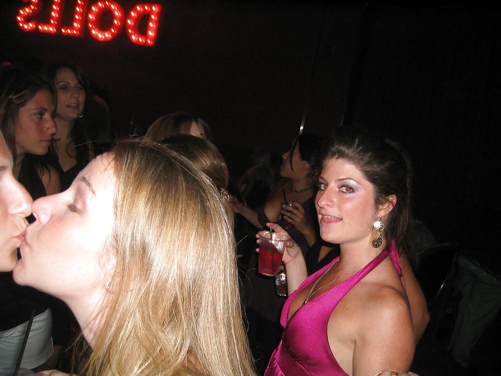 25P Girls Kissing Girls 12