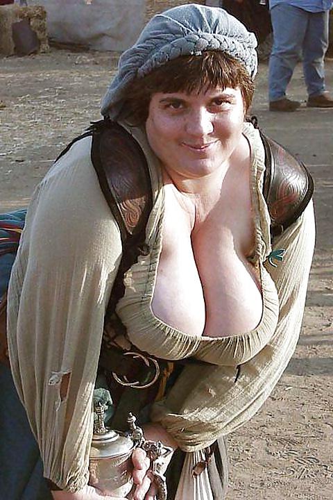 25P Huge Cleavage and Downblouse 