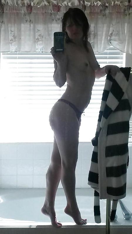25P Gorgeous MILF Cathy loves being exposed