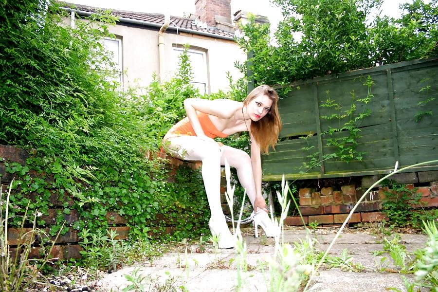 21P Leggy British Fucktoy getting some Fresh Air