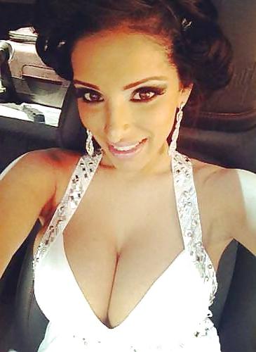 21P Deep Cleavage - Tehmeena Afzal