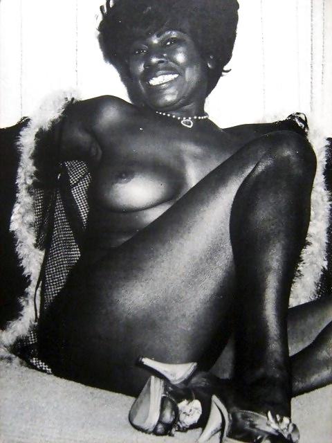 17P CLASSIC BLACK MILFS AND MATURES VOL.5