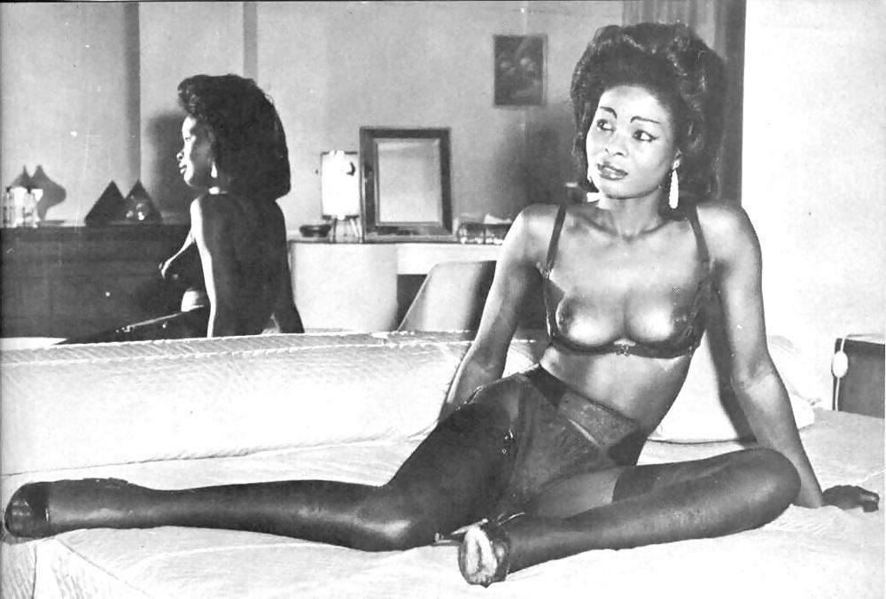 17P CLASSIC BLACK MILFS AND MATURES VOL.5