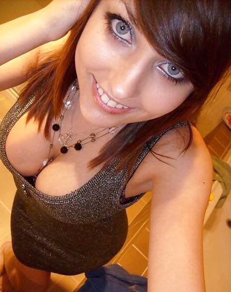 20P Deep Cleavage 10