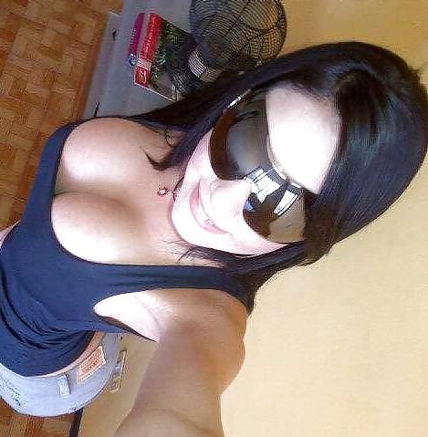 20P Deep Cleavage 10