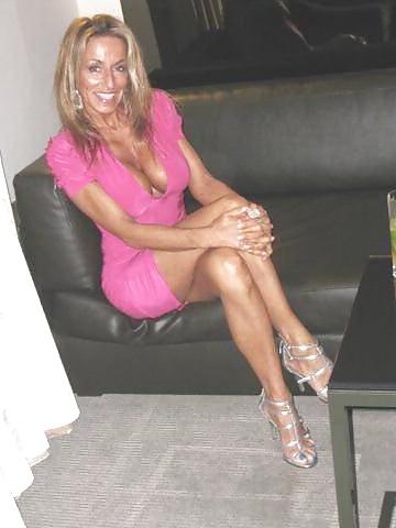 20P Deep Cleavage 10