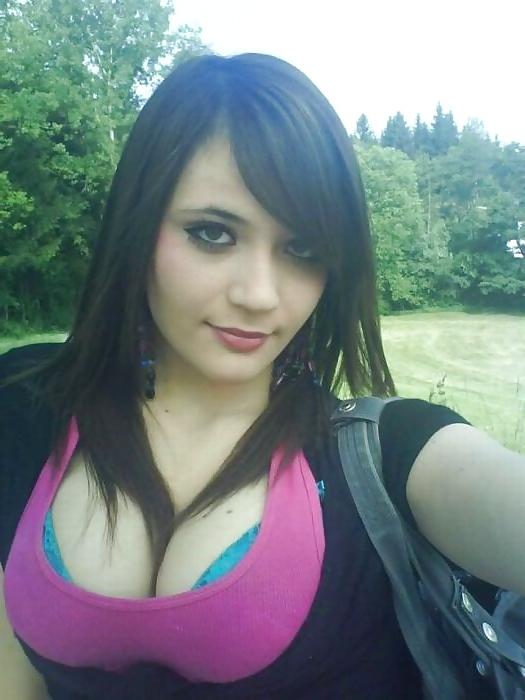 20P Deep Cleavage 8