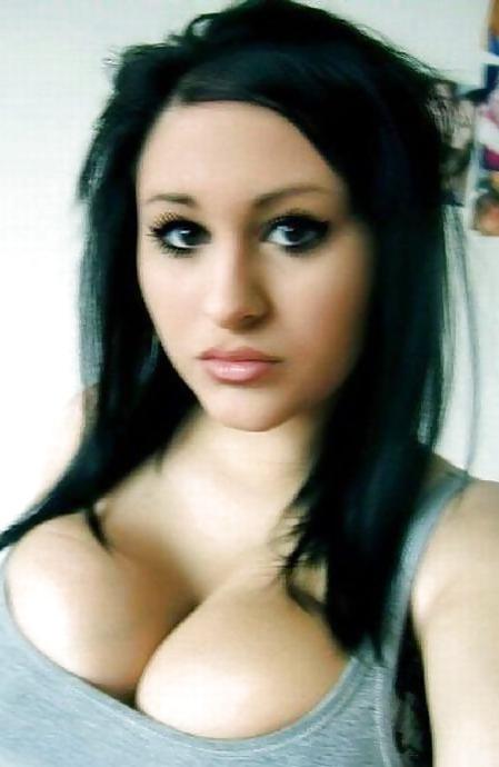 20P Deep Cleavage 8