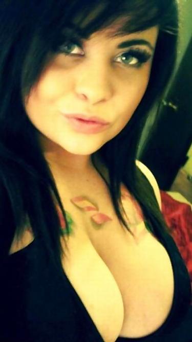 20P Deep Cleavage 8