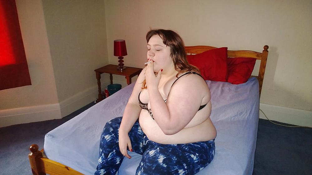 23P Tim Tess 24 Hairy BBW, Bed, Orgasm Control and Smoke