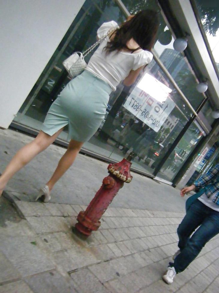 25P Beautiful korean women in public