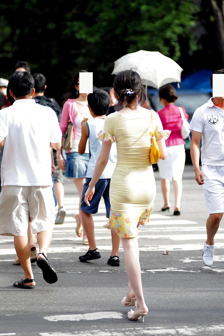 25P Beautiful korean women in public