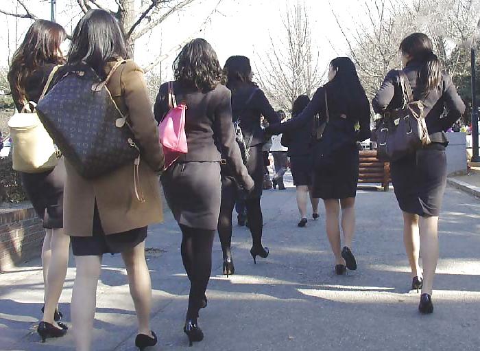 25P Beautiful korean women in public