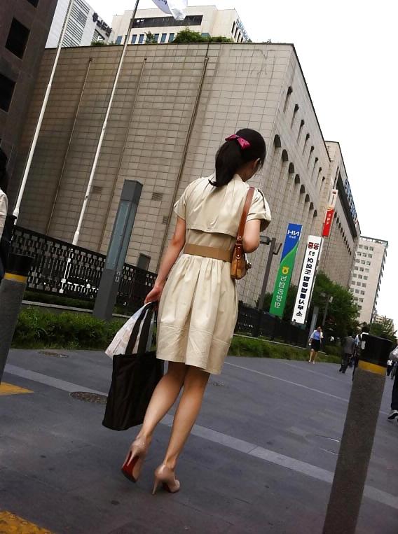25P Beautiful korean women in public