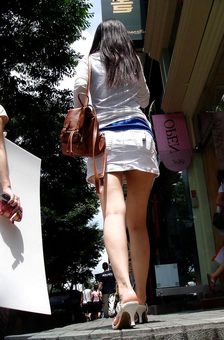 25P Beautiful korean women in public