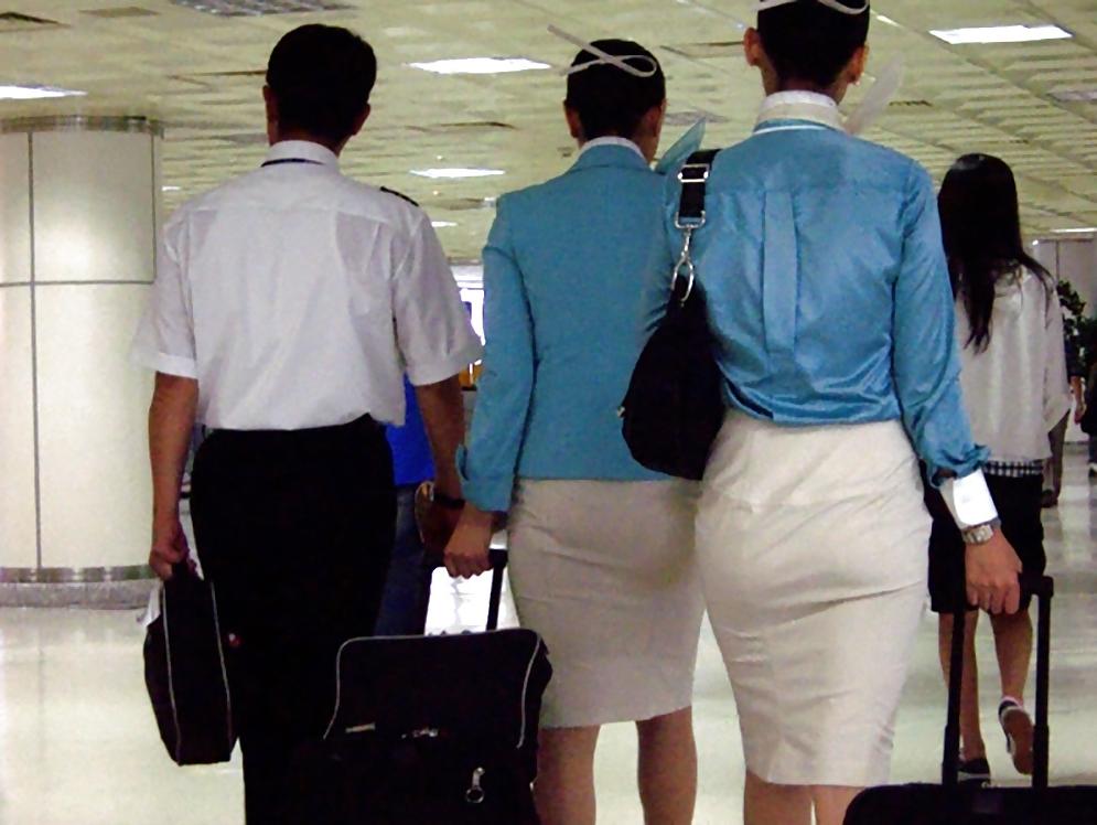 25P Beautiful korean women in public