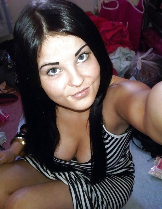 25P Busty Teens Cleavage 2