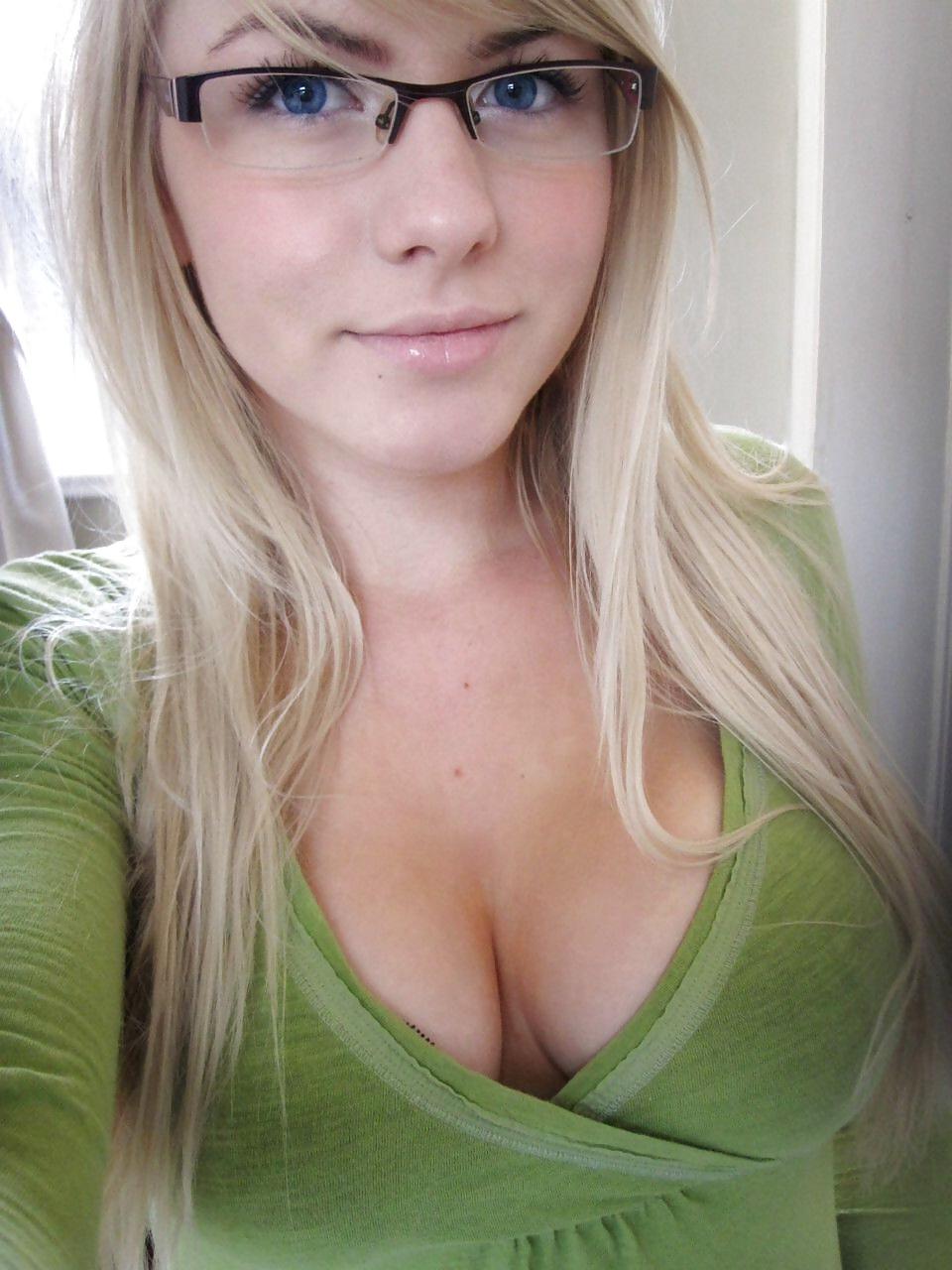 25P Busty Teens Cleavage 2