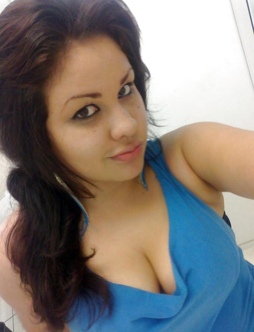 25P Busty Teens Cleavage 2