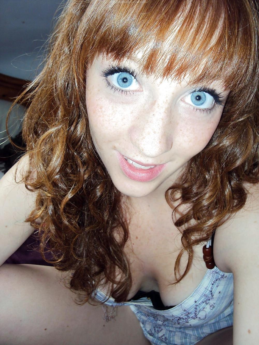 25P Busty Teens Cleavage 2