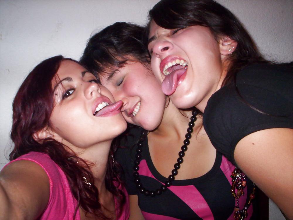 25P Girls Kissing Girls 9