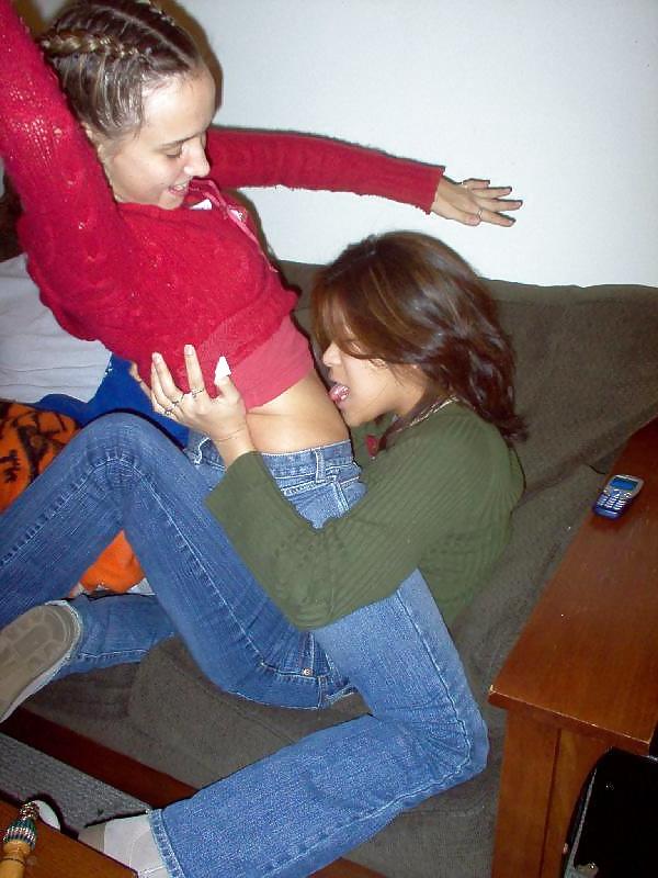 25P Girls Kissing Girls 9