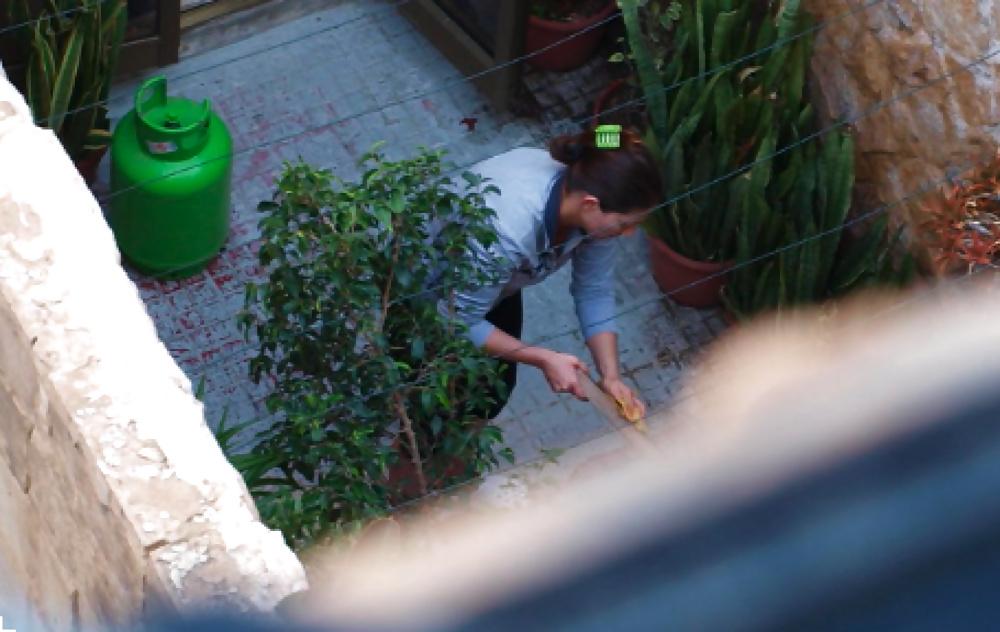11P Other neighbor showing off