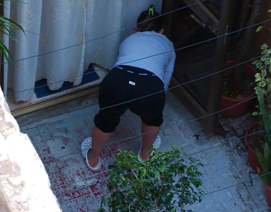 11P Other neighbor showing off
