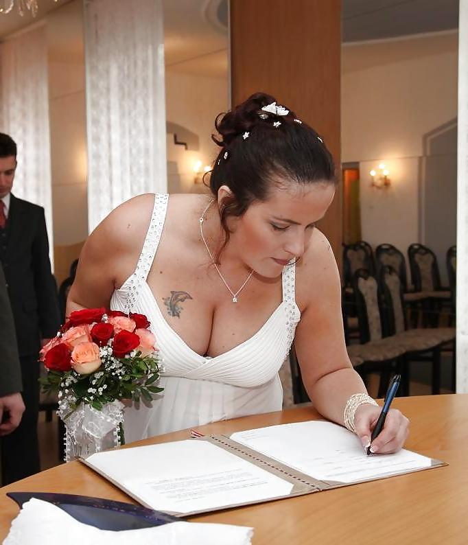 25P Bridal Cleavage and Downblouse