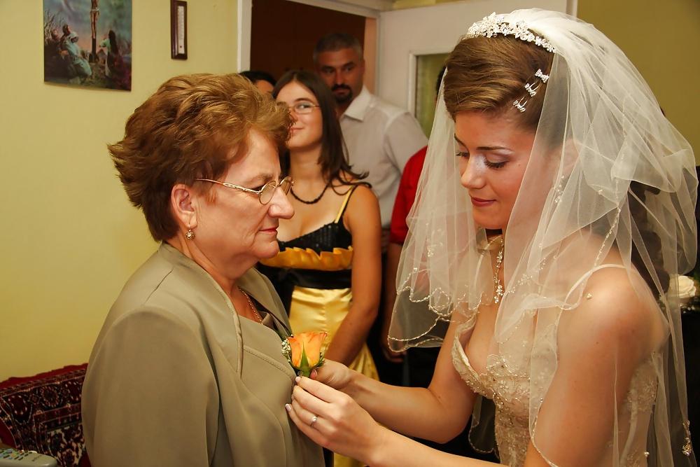 25P Bridal Cleavage and Downblouse